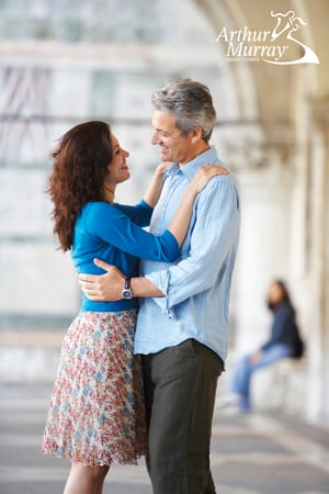 https___arthurmurrayfranchisee.com_system_files_CoupleInArchway_0